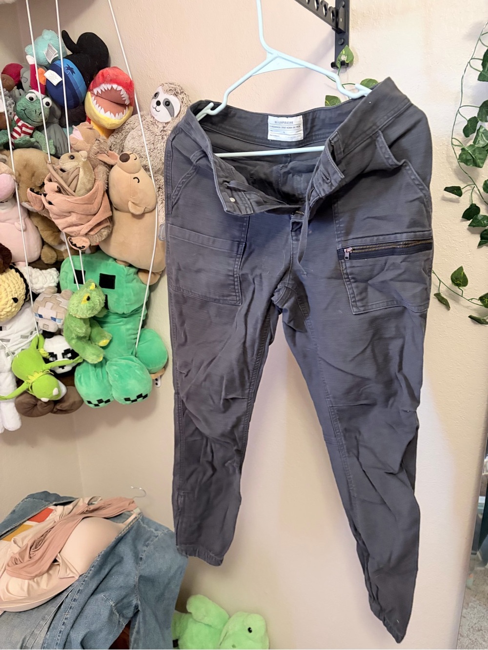 REI Women's Gray Cropped Cargo Pants